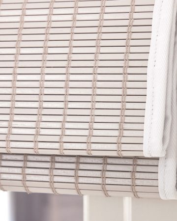 Woodweave Roman, witte blind die opvouwt als een vouwgordijn